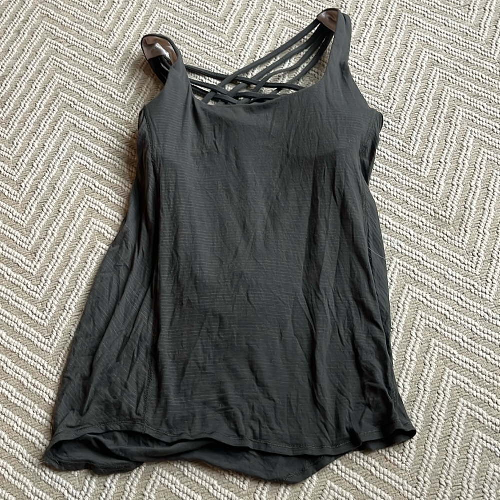 Lululemon size 6 tank